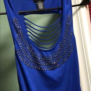 2/$15 Super cute rue 21 tank top with cutout back